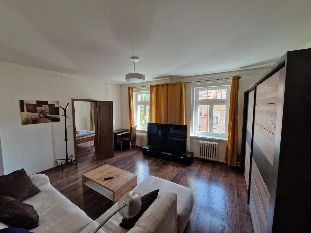 Apartman 63M2 S Balkonem V Lazenskem Centru Karlovy Vary Exterior photo